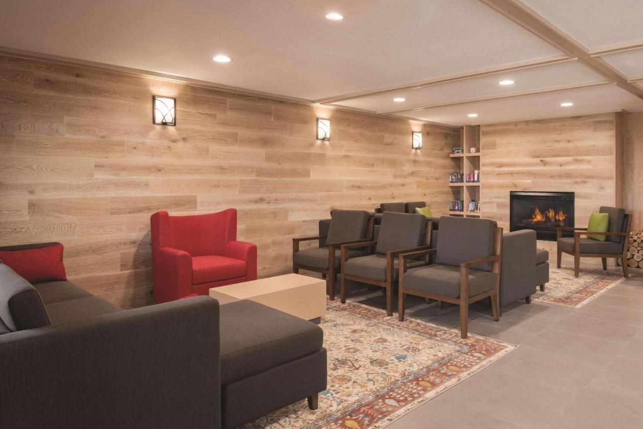 Country Inn & Suites By Radisson, Pella, Ia Dış mekan fotoğraf